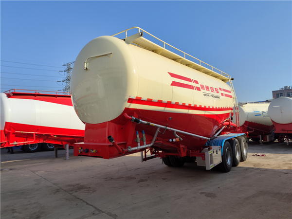 粉粒物料運(yùn)輸半掛車